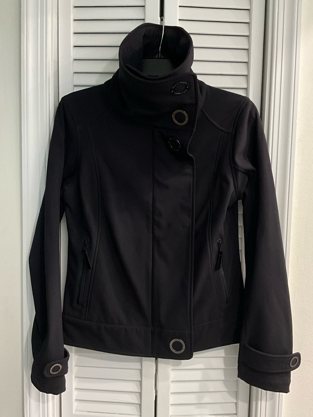 LULULEMON Women’s Black High-Collar Zip Jacket Size 4